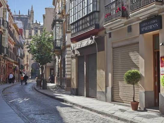 Puerta Catedral Studios Sevilla Bagian luar foto